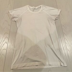 Lululemon Swiftly Tech Short-Sleeve Shirt Hip Length (White) - Size 8